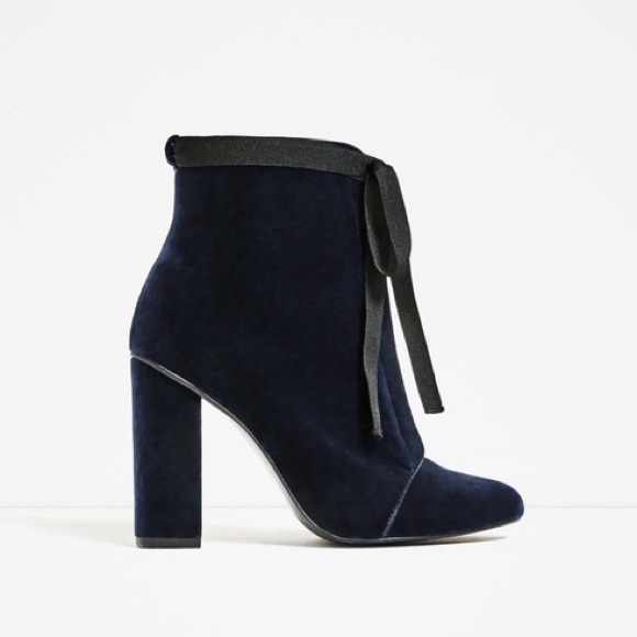 ZARA NAVY BLUE VELVET HEELED BOOTIES WITH ZIPPER AND TIE. - Picture 2 of 2